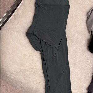 lululemon athletica  Align legging capris 18’’ olive green very good condition.